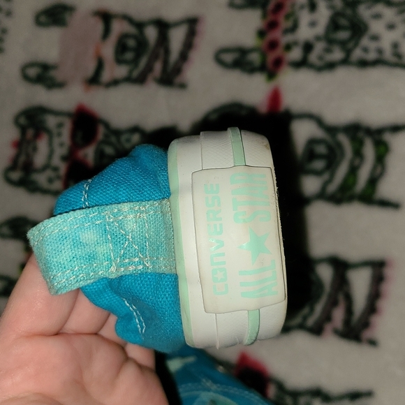 Blue Converse Size 6 - Picture 2 of 4